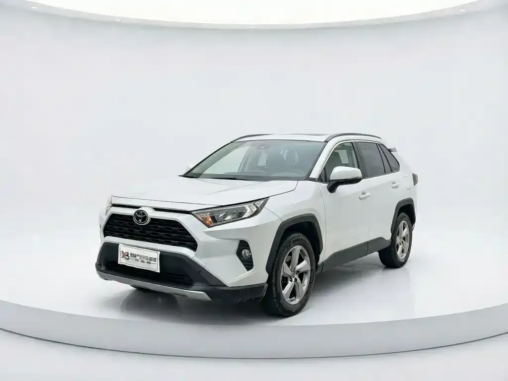 Toyota RAV4 — фото 1