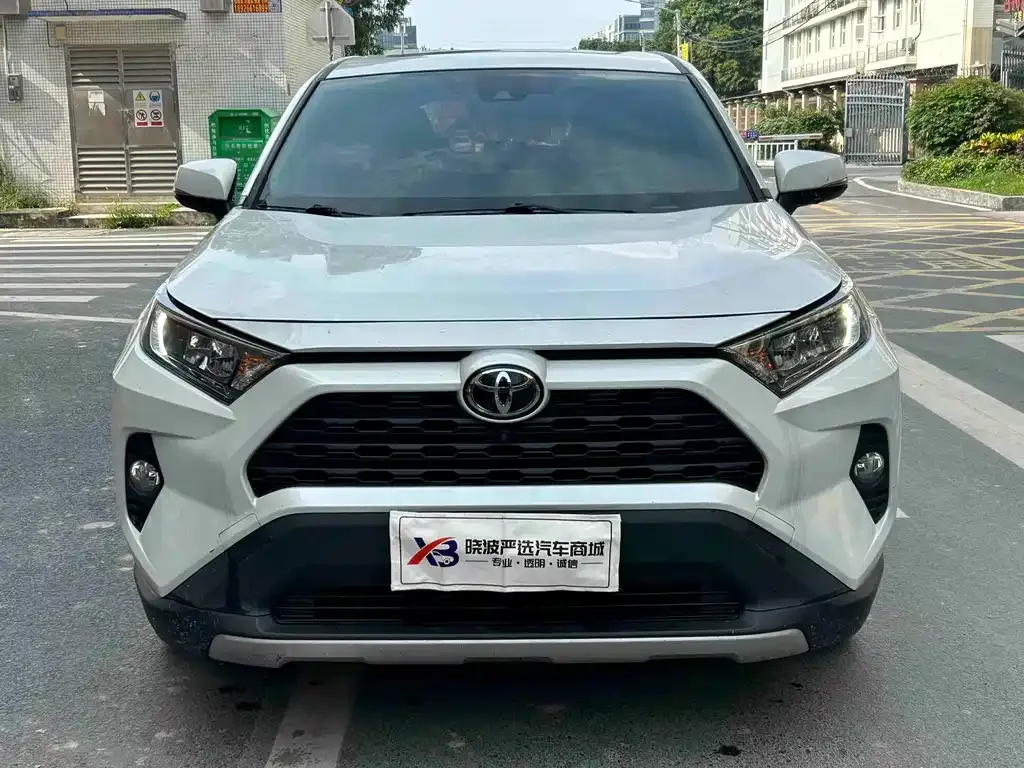 Toyota RAV4 — фото 2