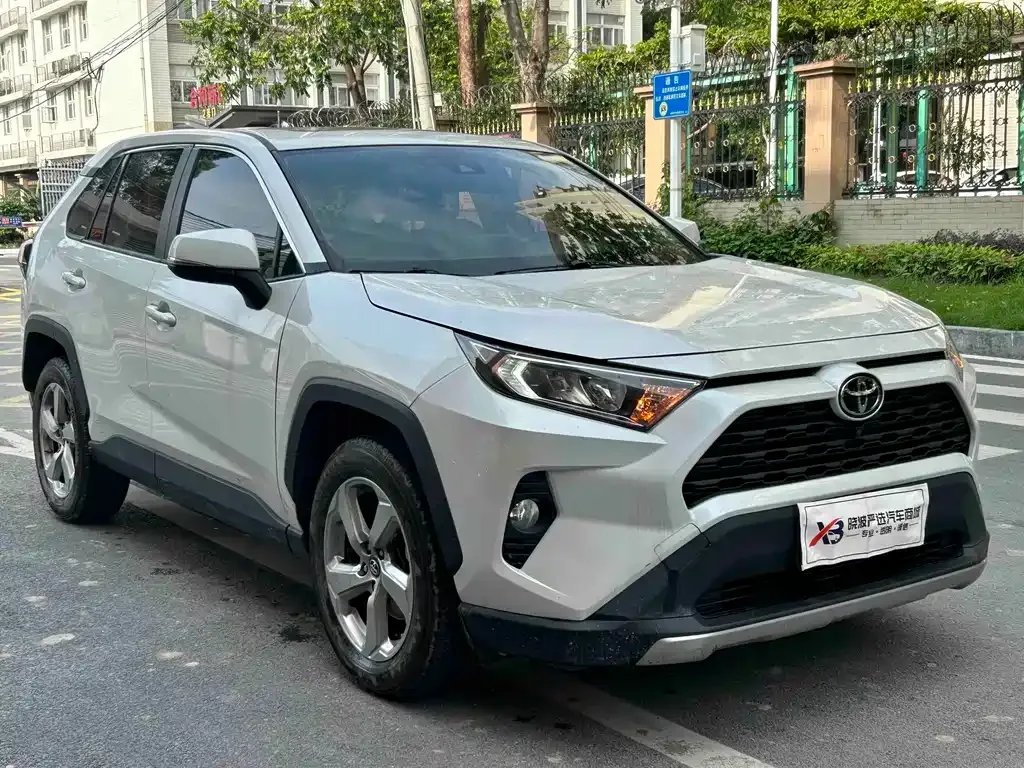 Toyota RAV4 — фото 5