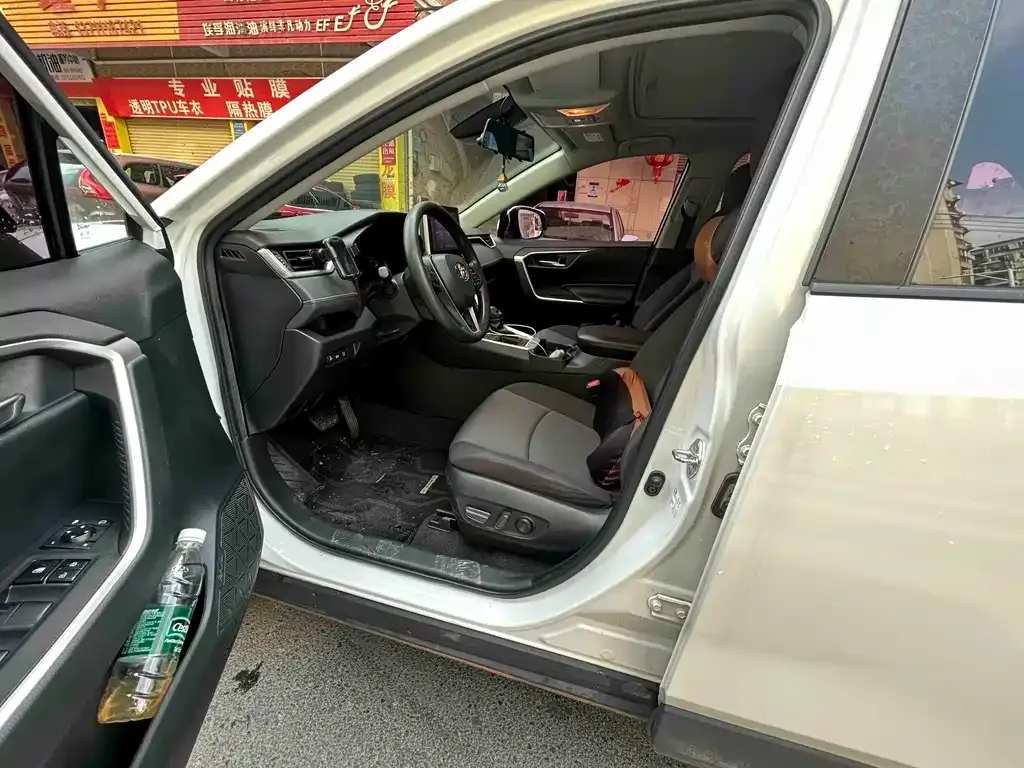 Toyota RAV4 — фото 3