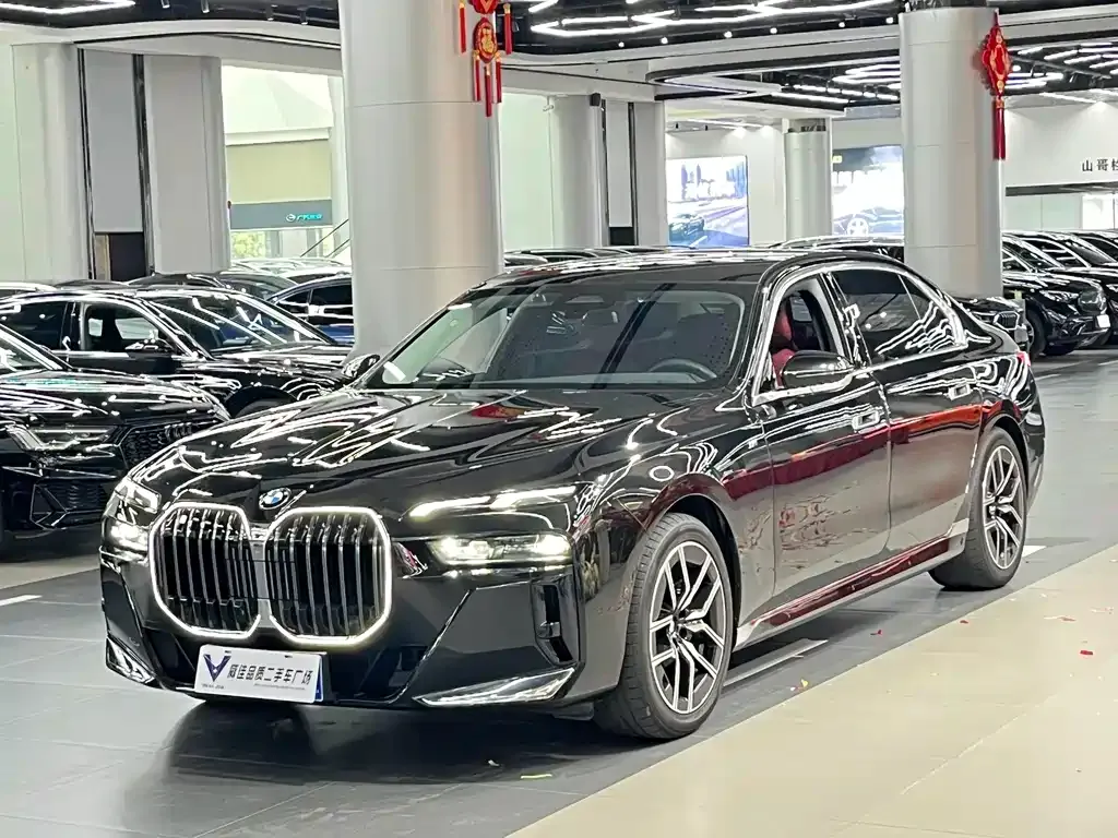 BMW 7 Series — фото 1