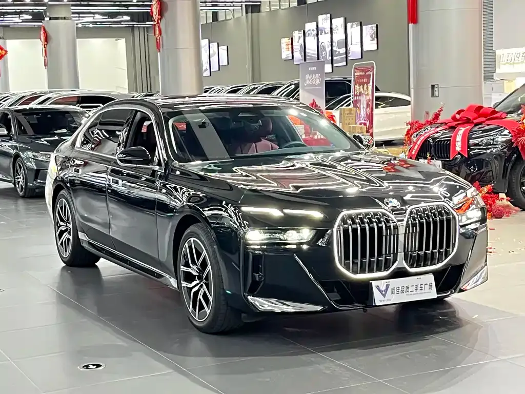 BMW 7 Series — фото 8