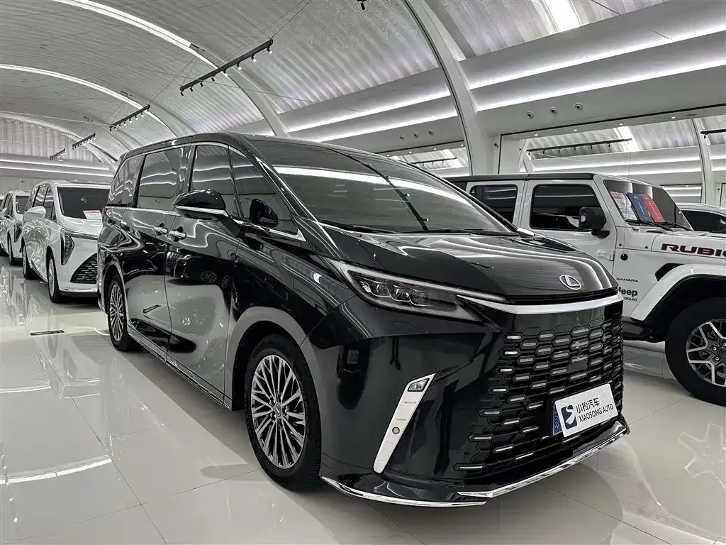 Lexus LM — фото 6