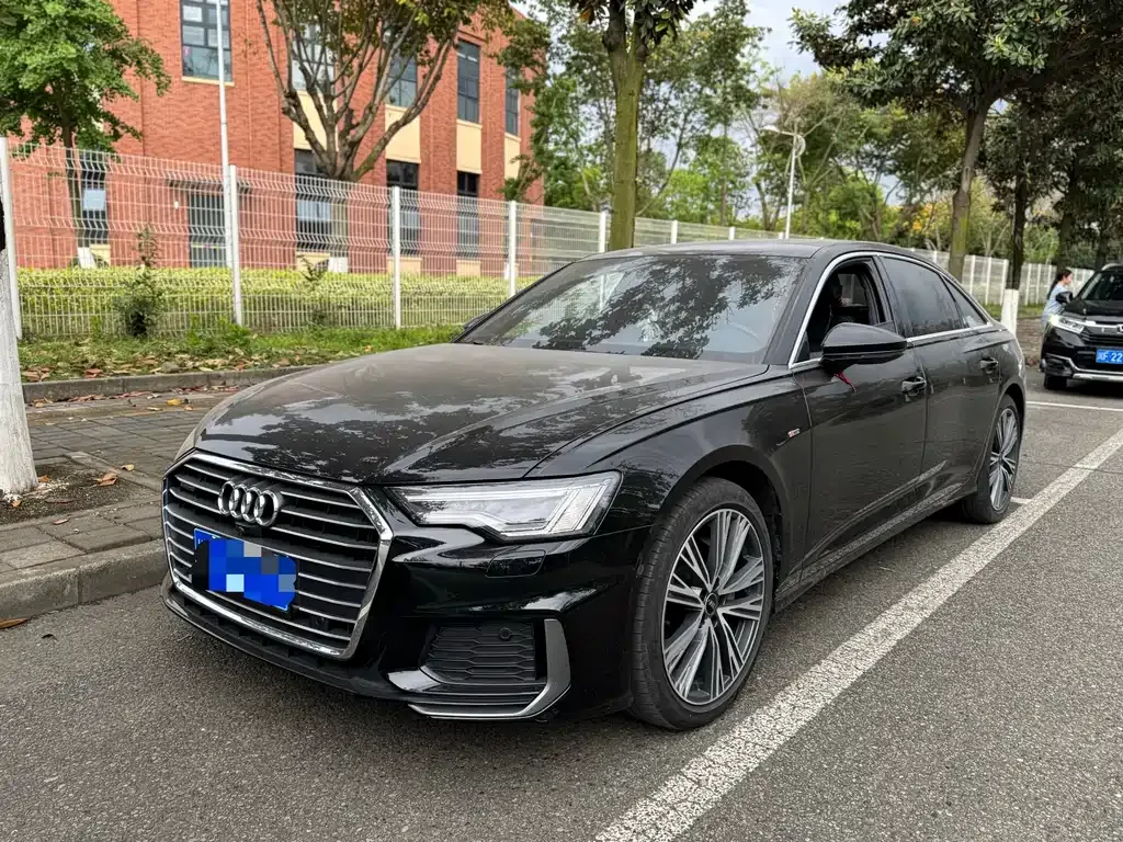 Audi A6L — фото 1