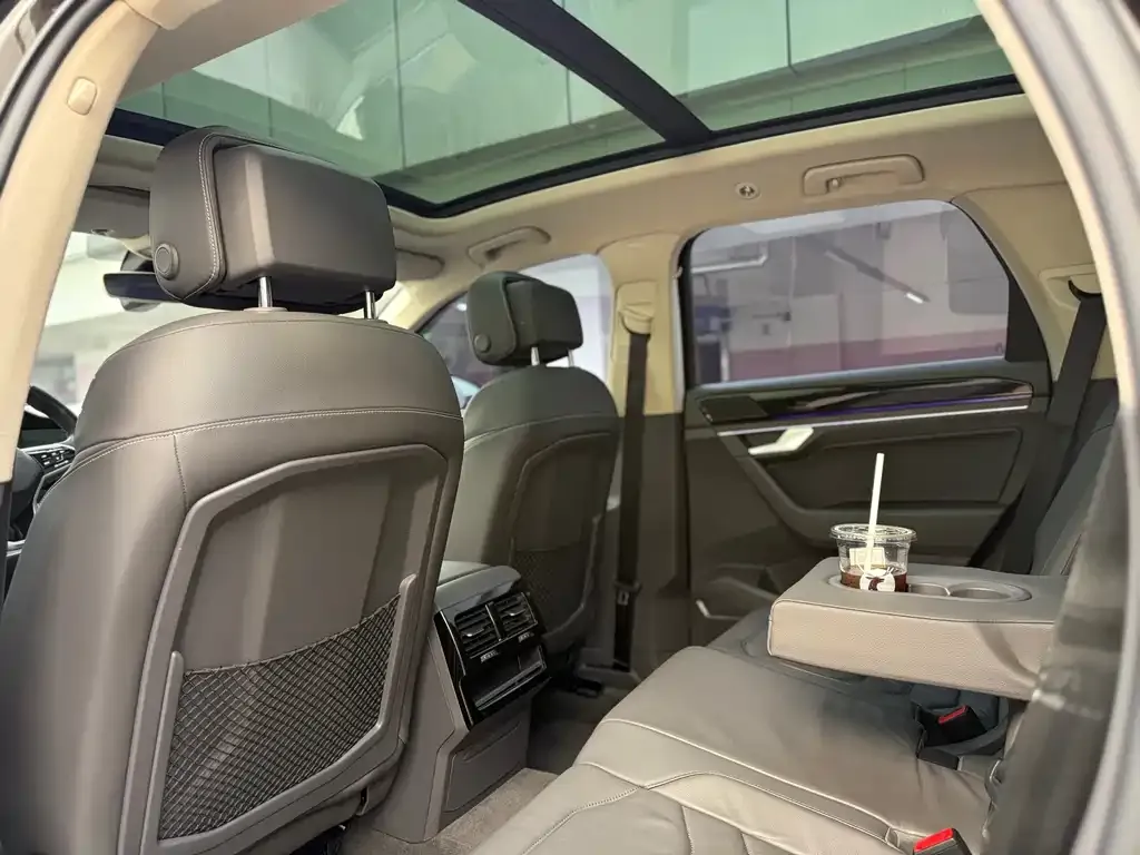 Volkswagen Touareg 2023 из CN, фото 2