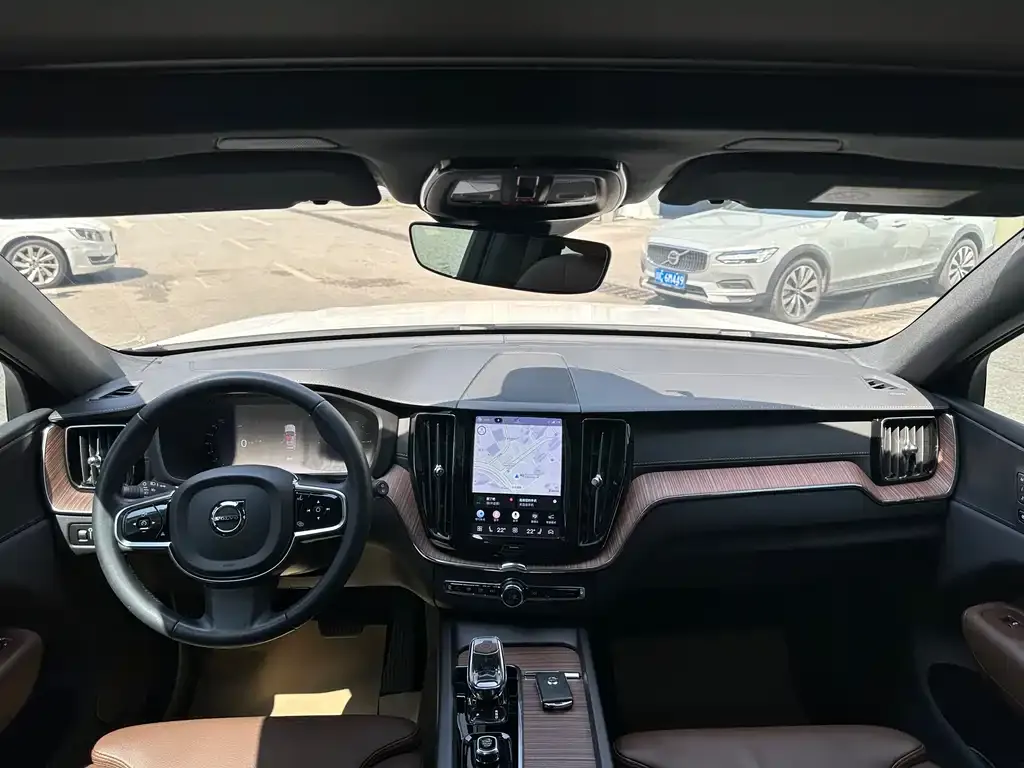 Volvo XC60 PHEV 2023 из CN, фото 3