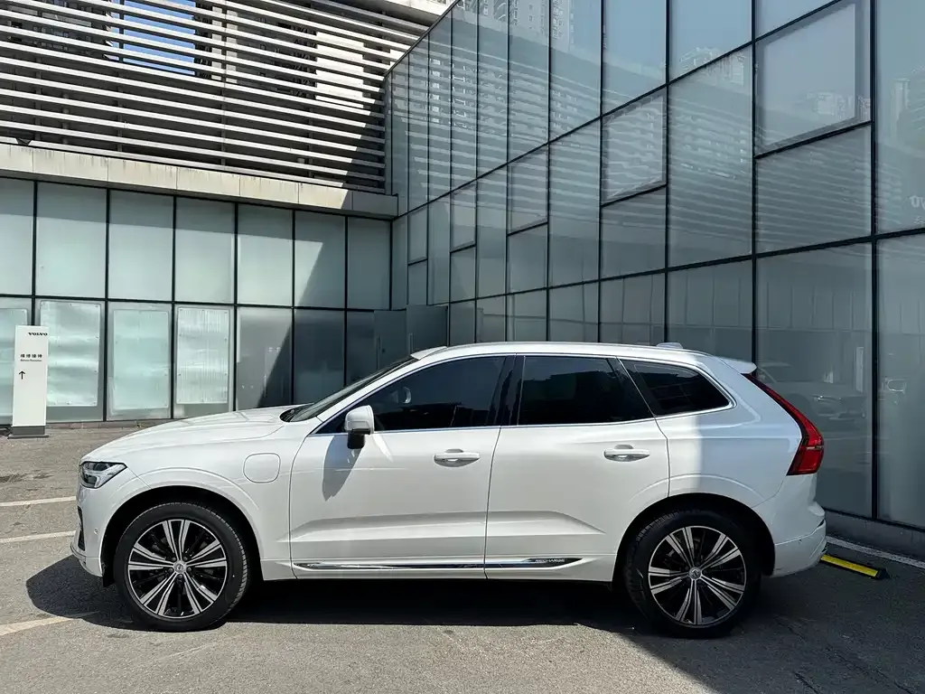 Volvo XC60 PHEV 2023 из CN, фото 5