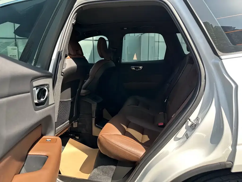 Volvo XC60 PHEV 2023 из CN, фото 4
