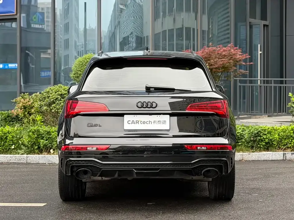 Audi Q5L — фото 8