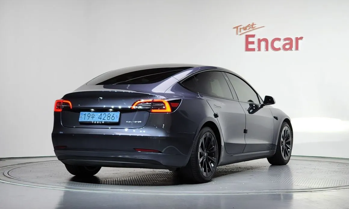 Tesla Model 3 — фото 2
