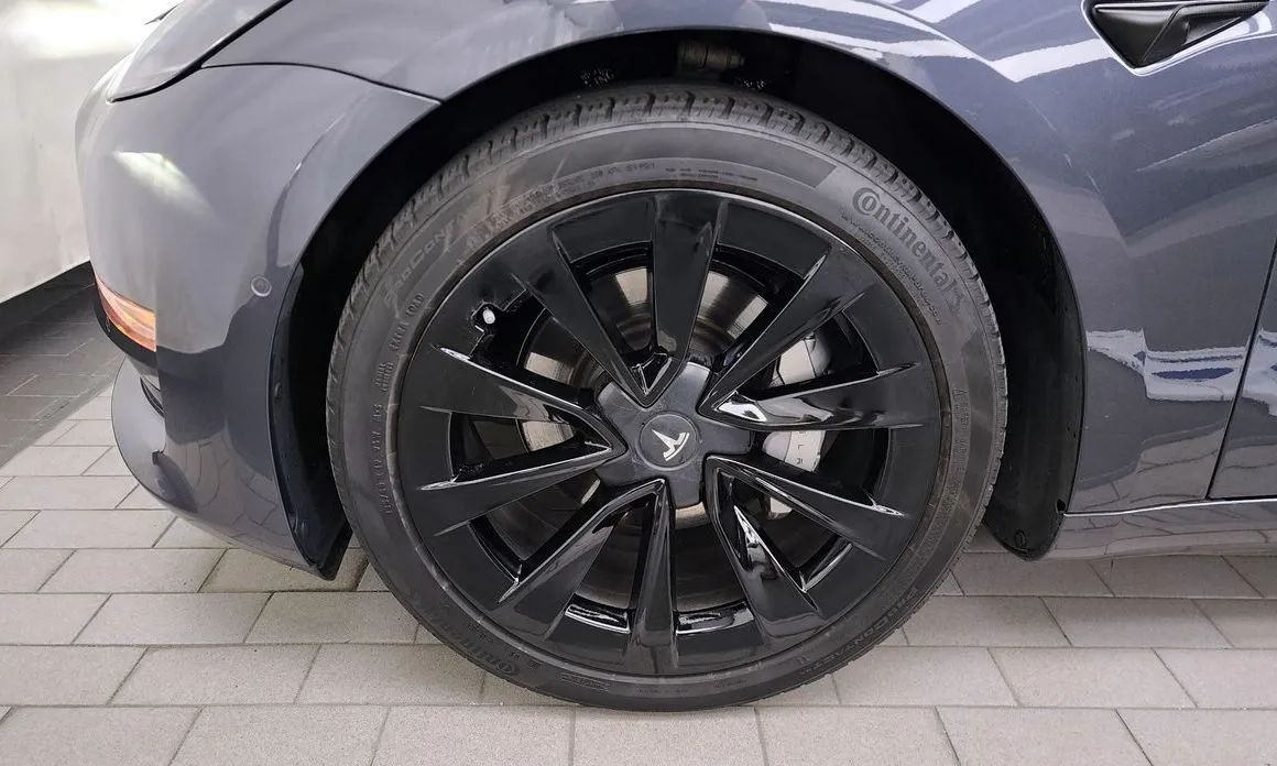 Tesla Model 3 — фото 10