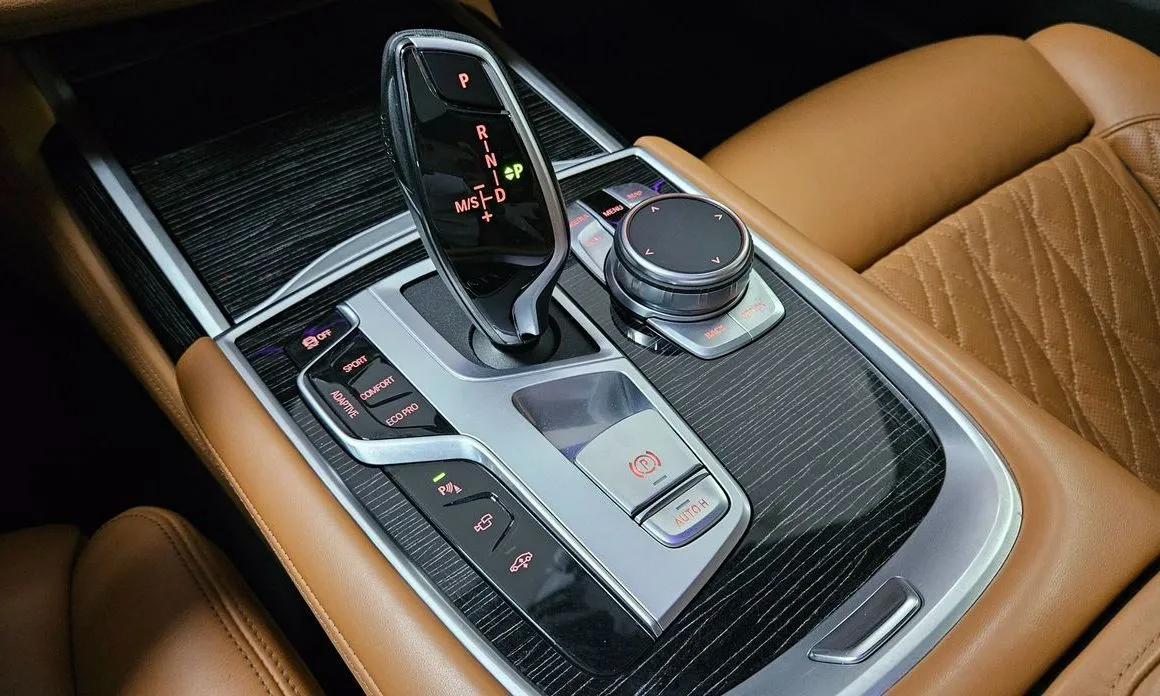 BMW 7-Series — фото 4