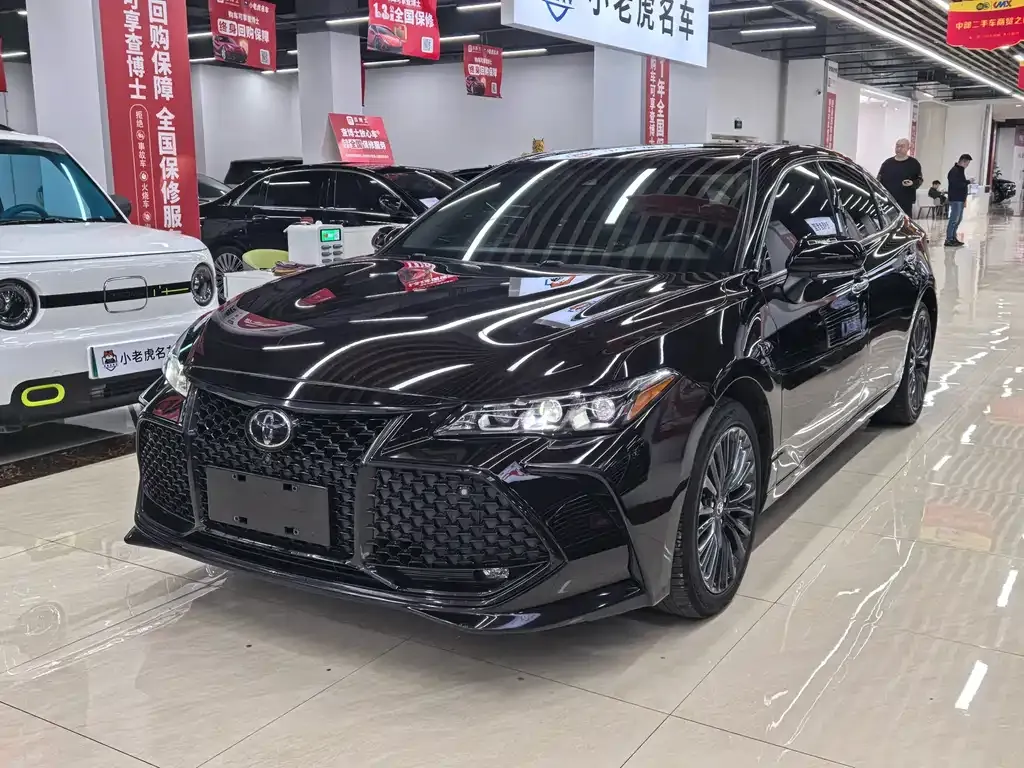 Toyota Avalon — фото 1