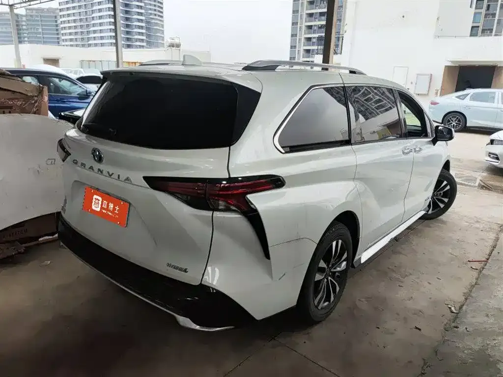 Toyota Granvia 2024 из CN, фото 6