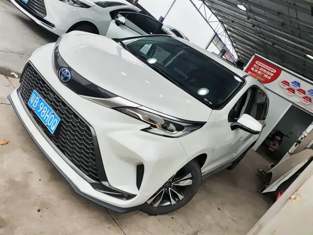 Toyota Granvia 2024 из CN, фото 3