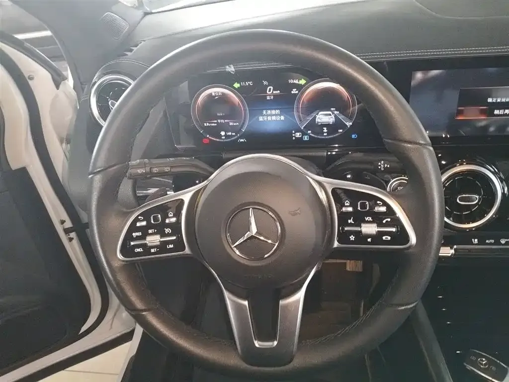 Mercedes-Benz GLA — фото 8