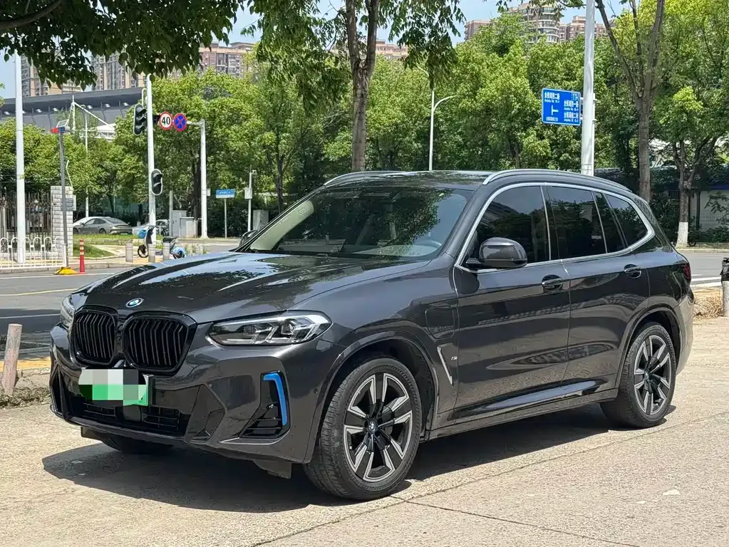 BMW iX3 — фото 1