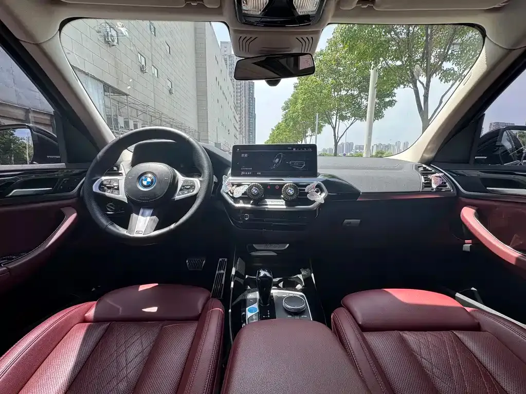 BMW iX3 — фото 4