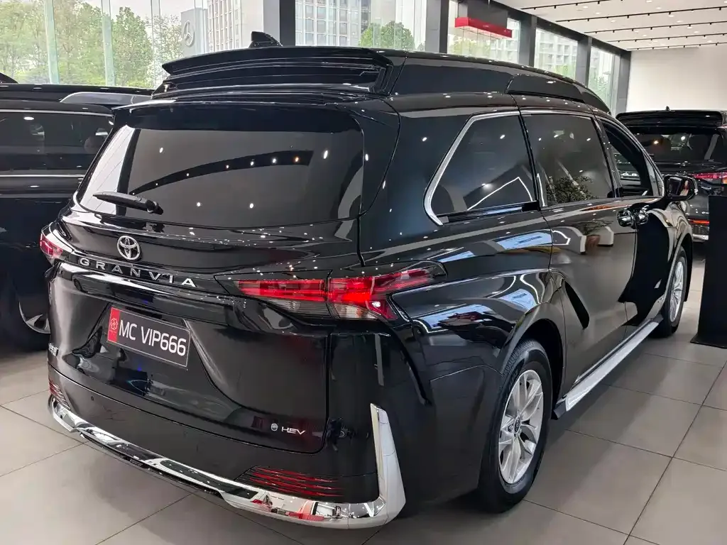 Toyota Granvia — фото 4