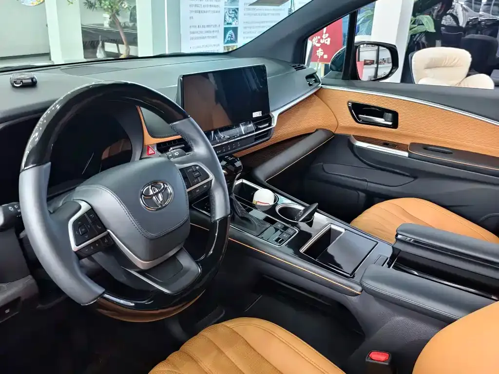 Toyota Granvia — фото 3