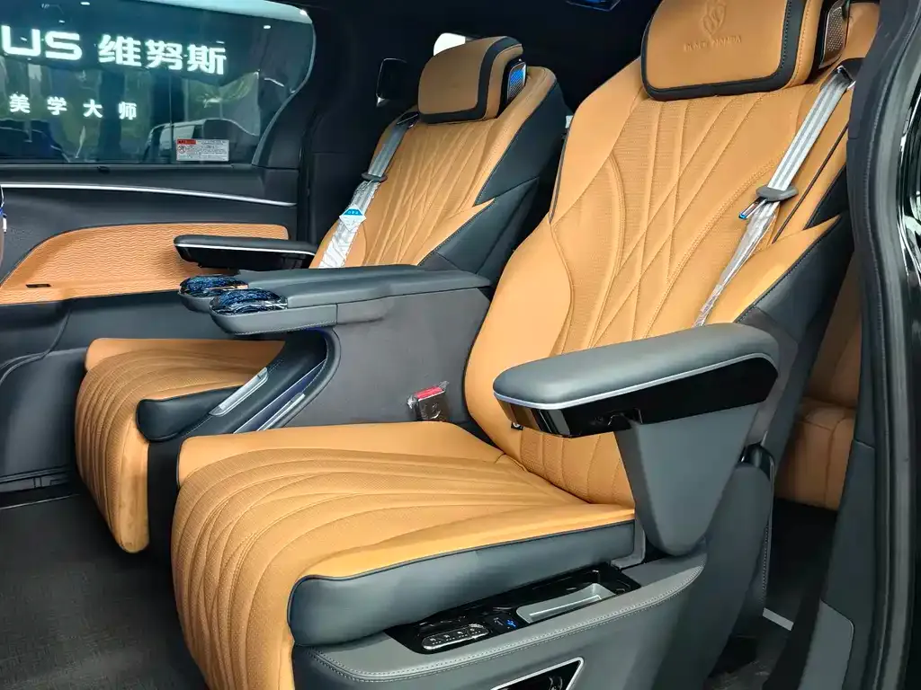 Toyota Granvia — фото 7