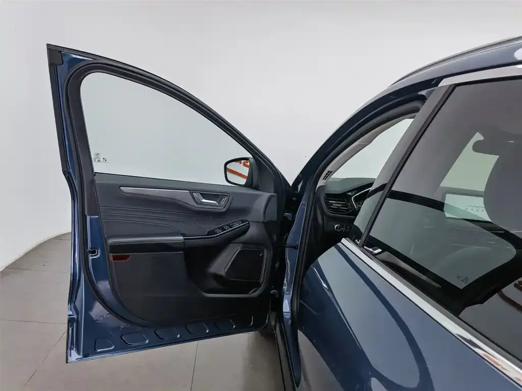 Ford Escape 2023 из CN, фото 5