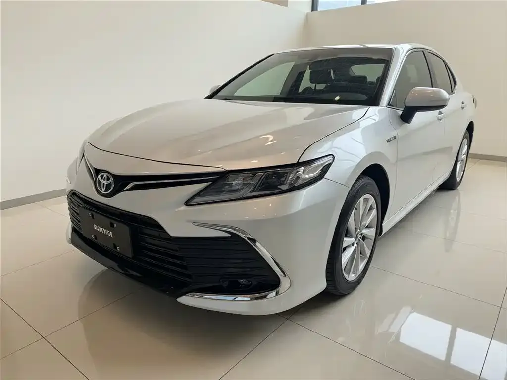 Toyota Camry — фото 6
