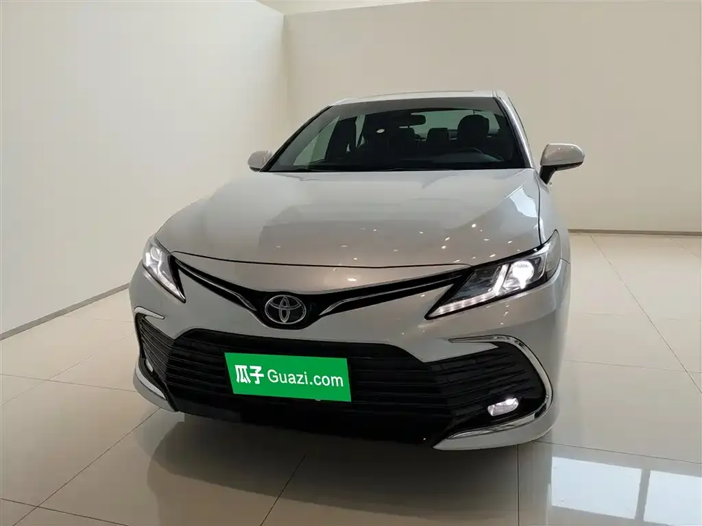 Toyota Camry — фото 5