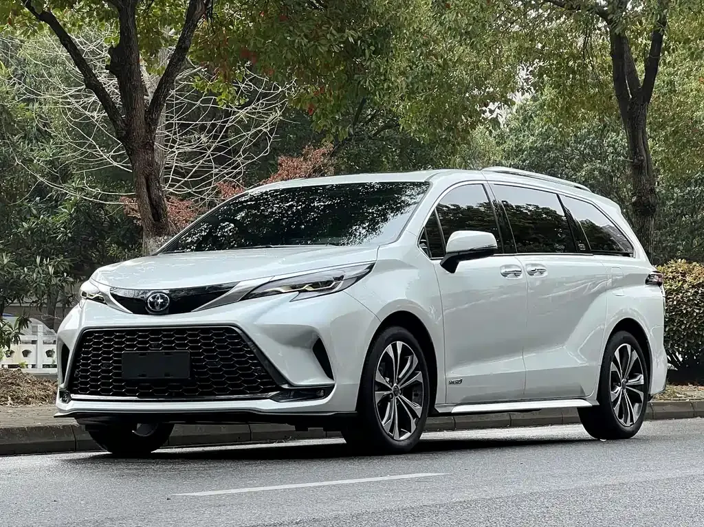 Toyota Granvia — фото 1
