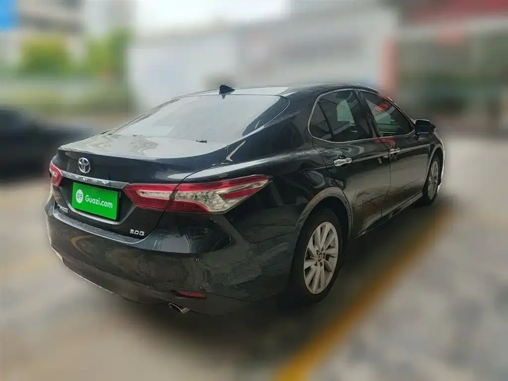 Toyota Camry — фото 2