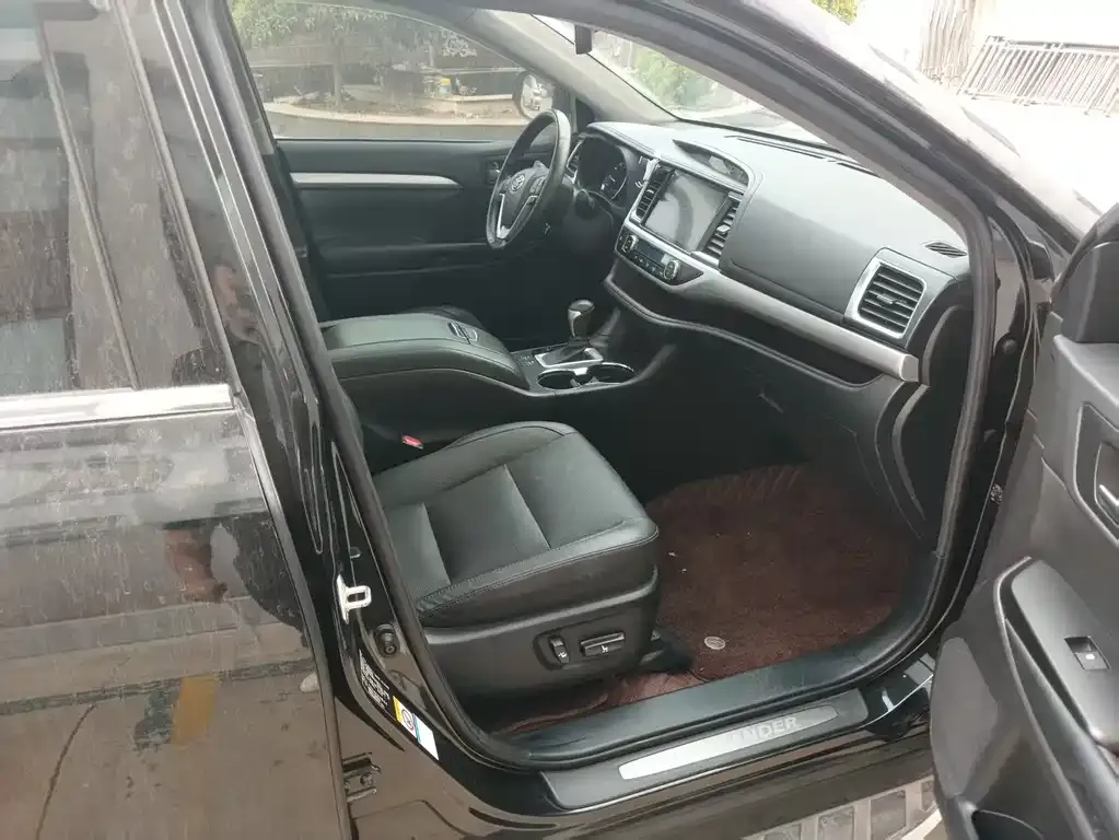 Toyota Highlander — фото 10