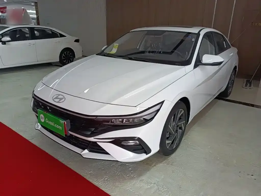 Hyundai Elantra — фото 1