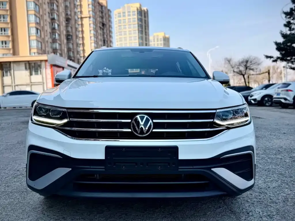 Volkswagen Tiguan L 2022 из CN, фото 2