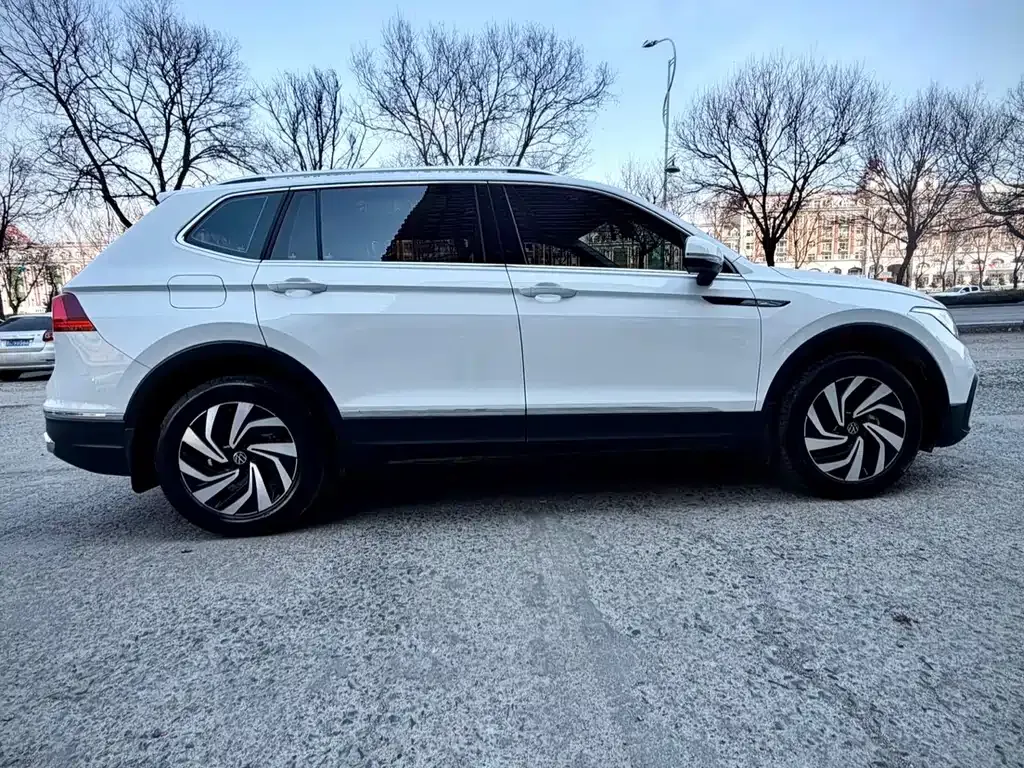 Volkswagen Tiguan L 2022 из CN, фото 8