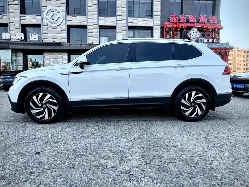 Volkswagen Tiguan L 2022 из CN, фото 10