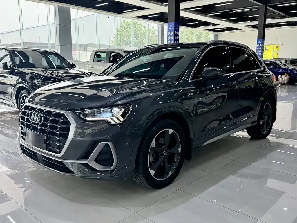 Audi Q3 — фото 1