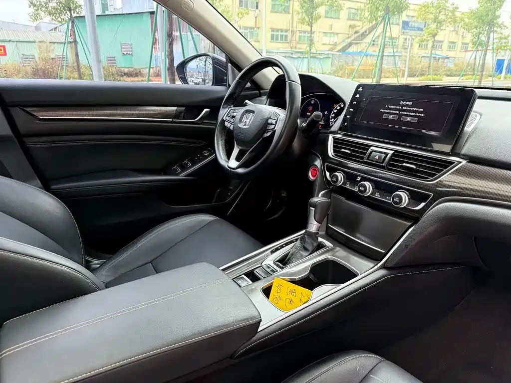 Honda Accord — фото 10