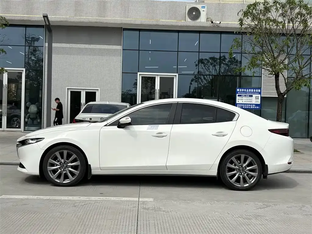 Mazda 3 Axela — фото 4
