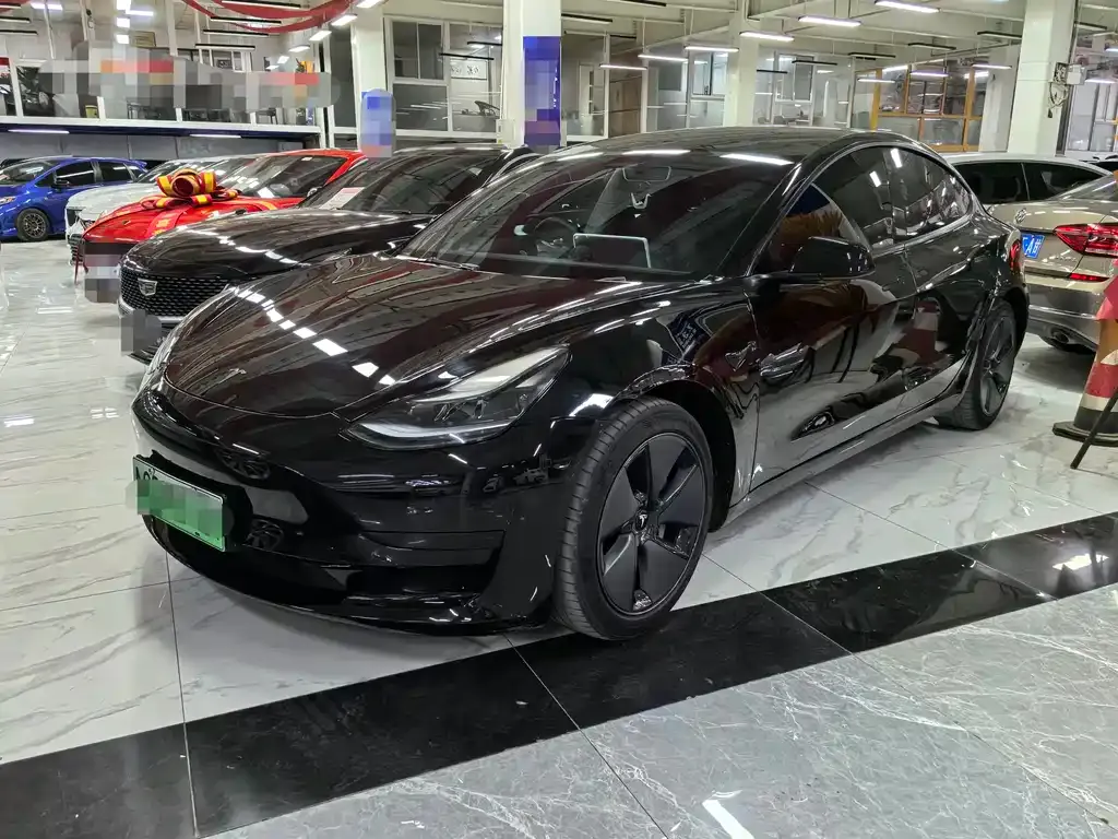 Tesla Model 3 — фото 1