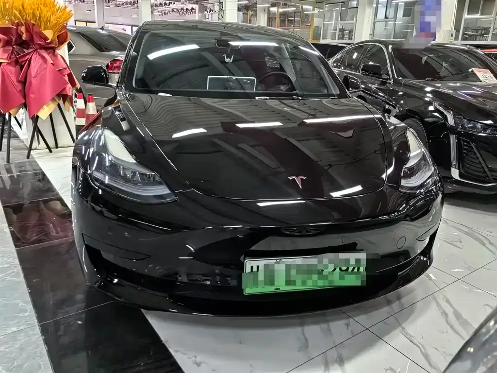 Tesla Model 3 — фото 7