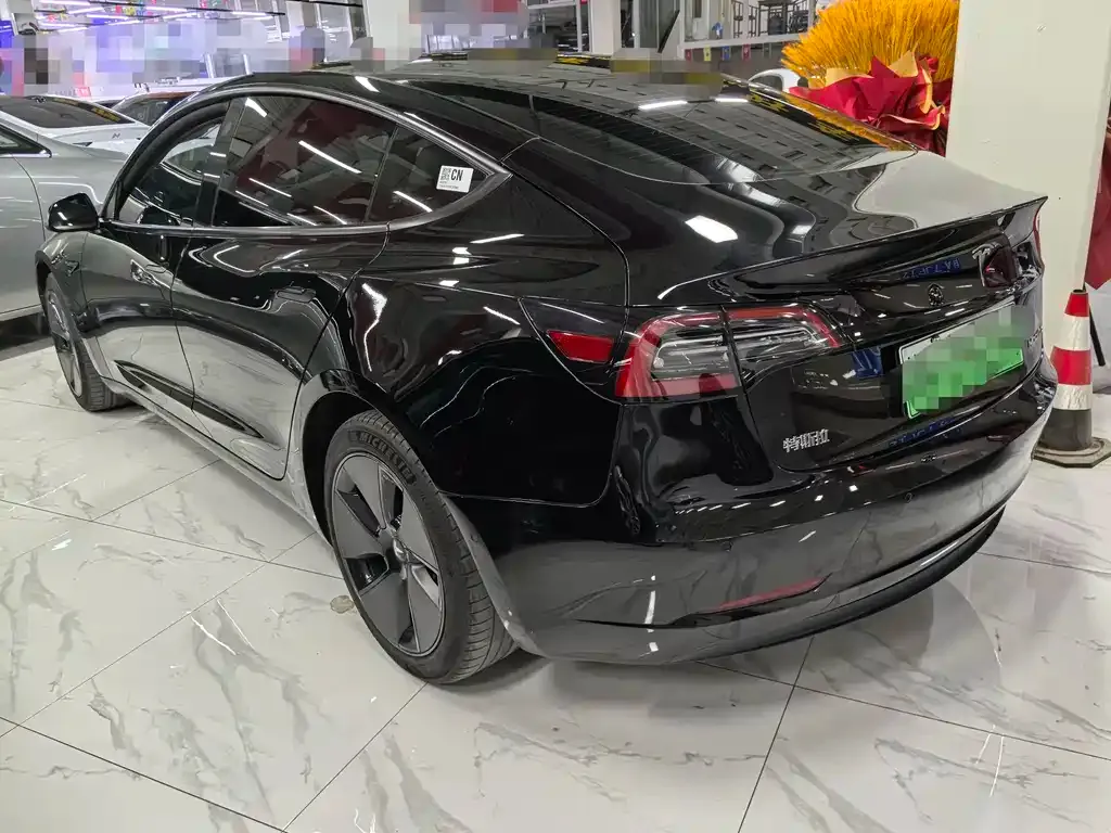 Tesla Model 3 — фото 3