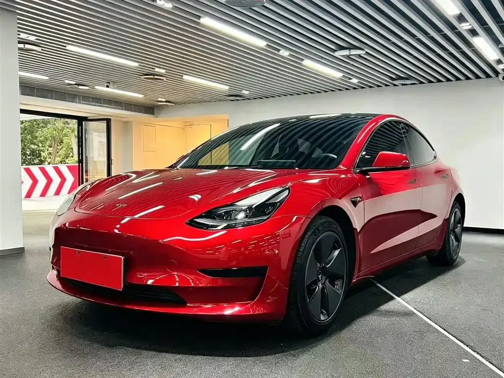 Tesla Model 3 — фото 1
