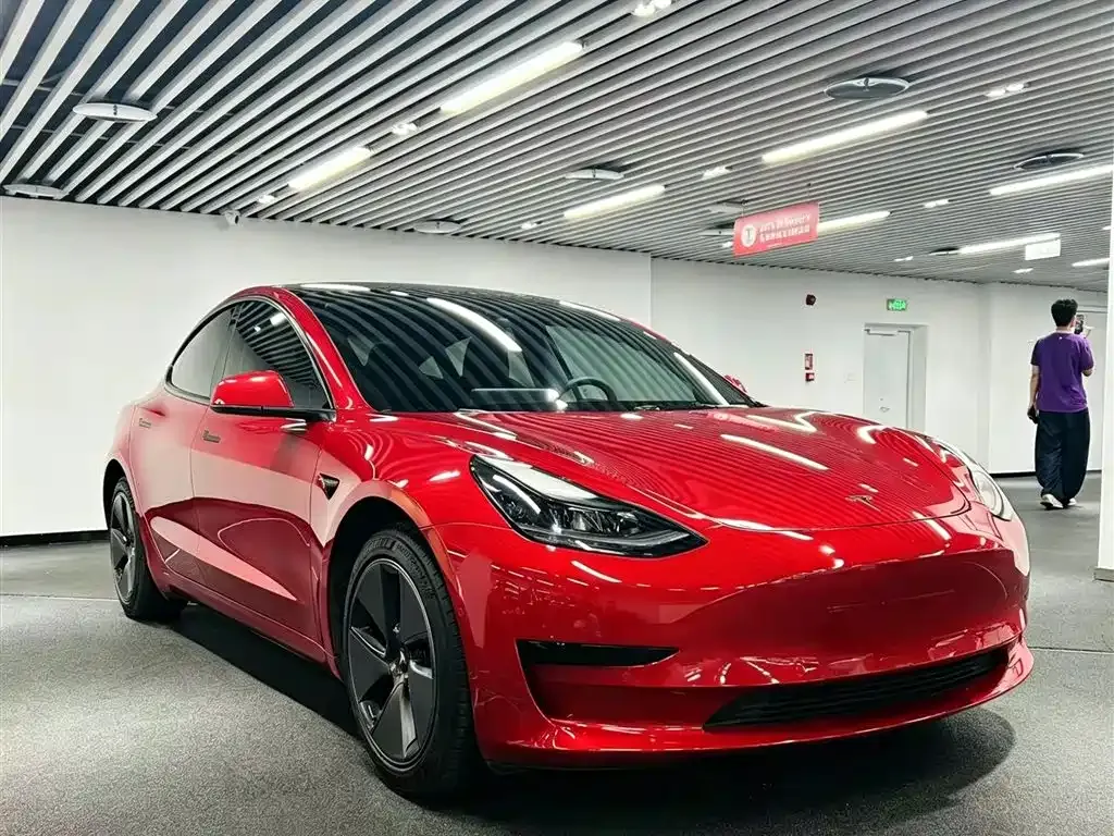 Tesla Model 3 — фото 8