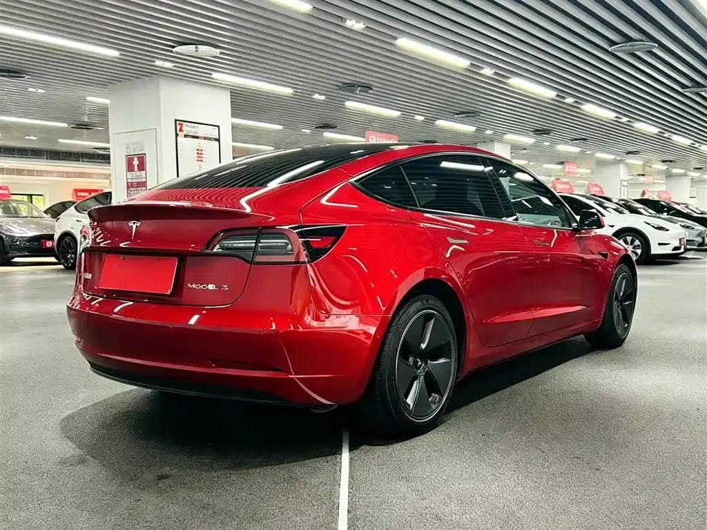 Tesla Model 3 — фото 7