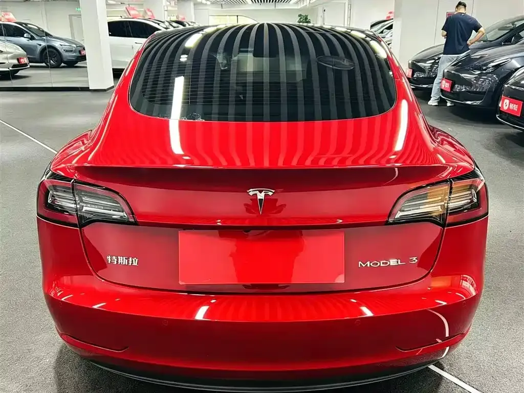 Tesla Model 3 — фото 5