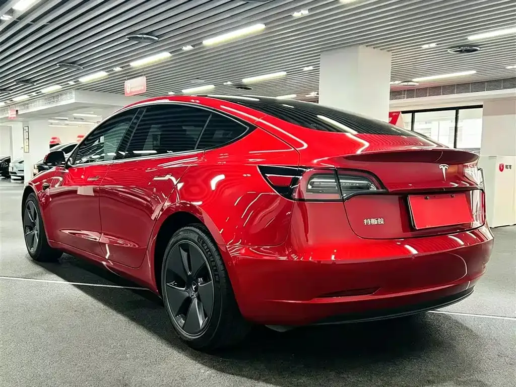 Tesla Model 3 — фото 9
