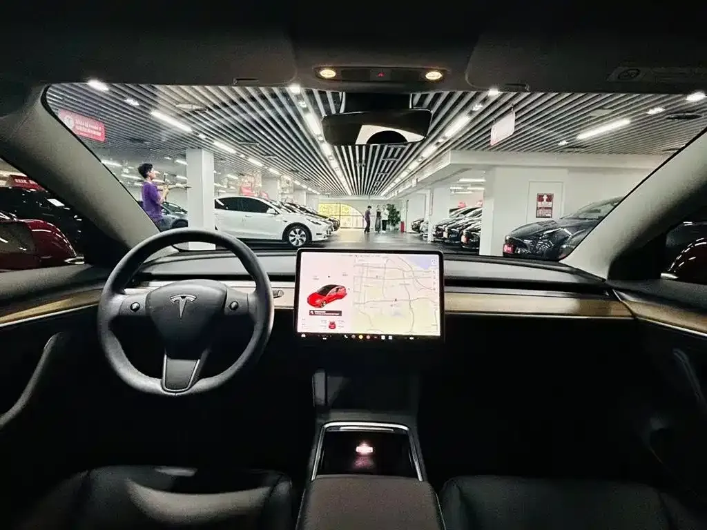 Tesla Model 3 — фото 3