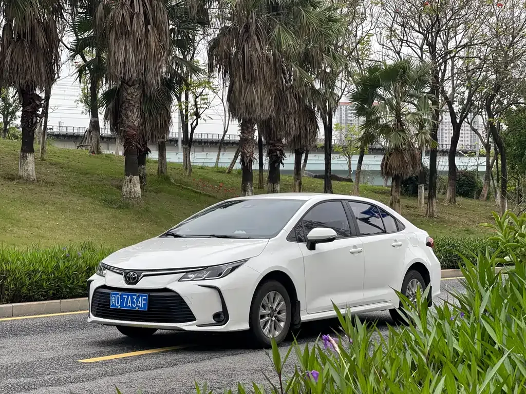 Toyota Corolla 2023 из CN, фото 1