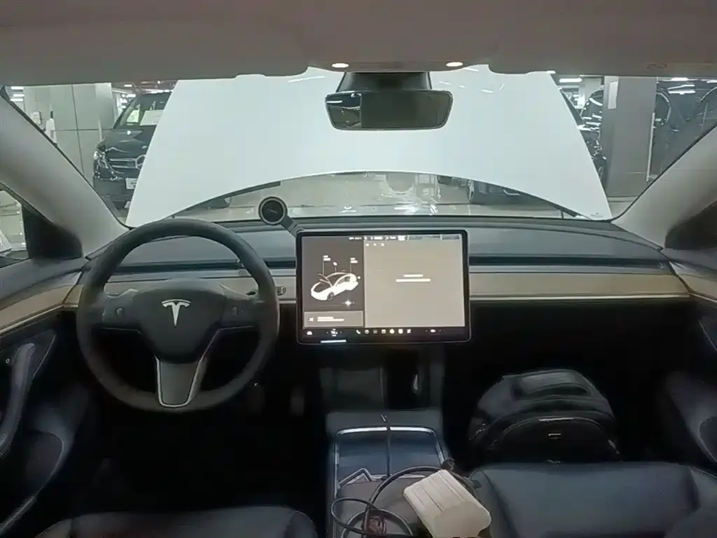 Tesla Model 3 — фото 7