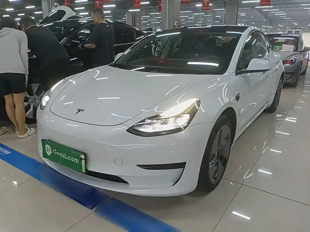 Tesla Model 3 — фото 10